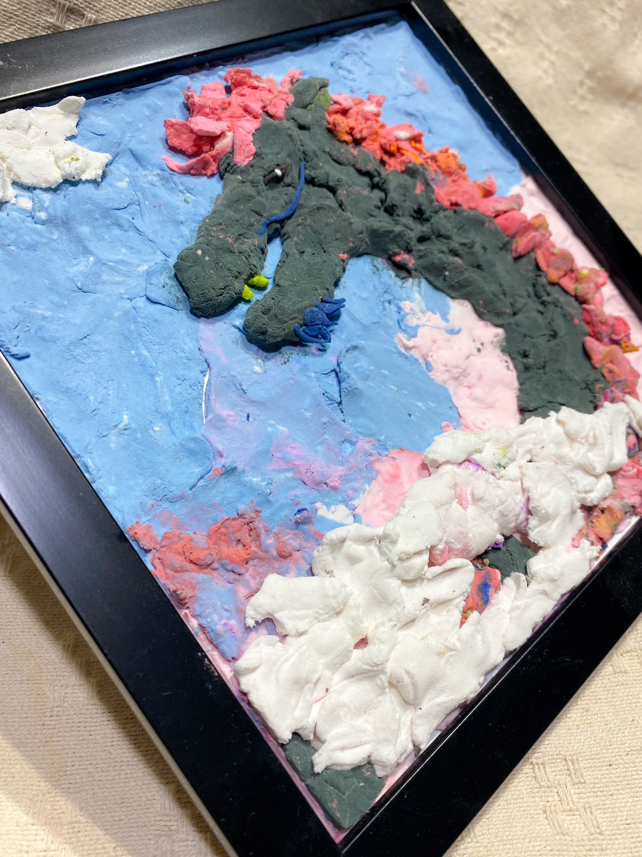 絵本の世界のアート作品作り「ねんどで飛び出す絵画」