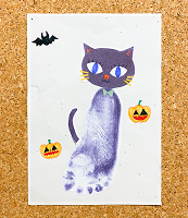 ママサロンでかんたん工作タイム「ハロウィンねこの足形スタンプアート」