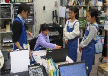 中央本町お仕事体験「やよい図書館員になろう」A・B